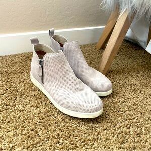 White Mountain Taupe Beaumont Woman 9MSuede Leather Low Top Booties